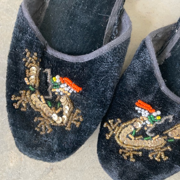 Girls velvet velour beaded dragon bedroom shoes. Girls age 5 or 6 - Picture 3 of 3
